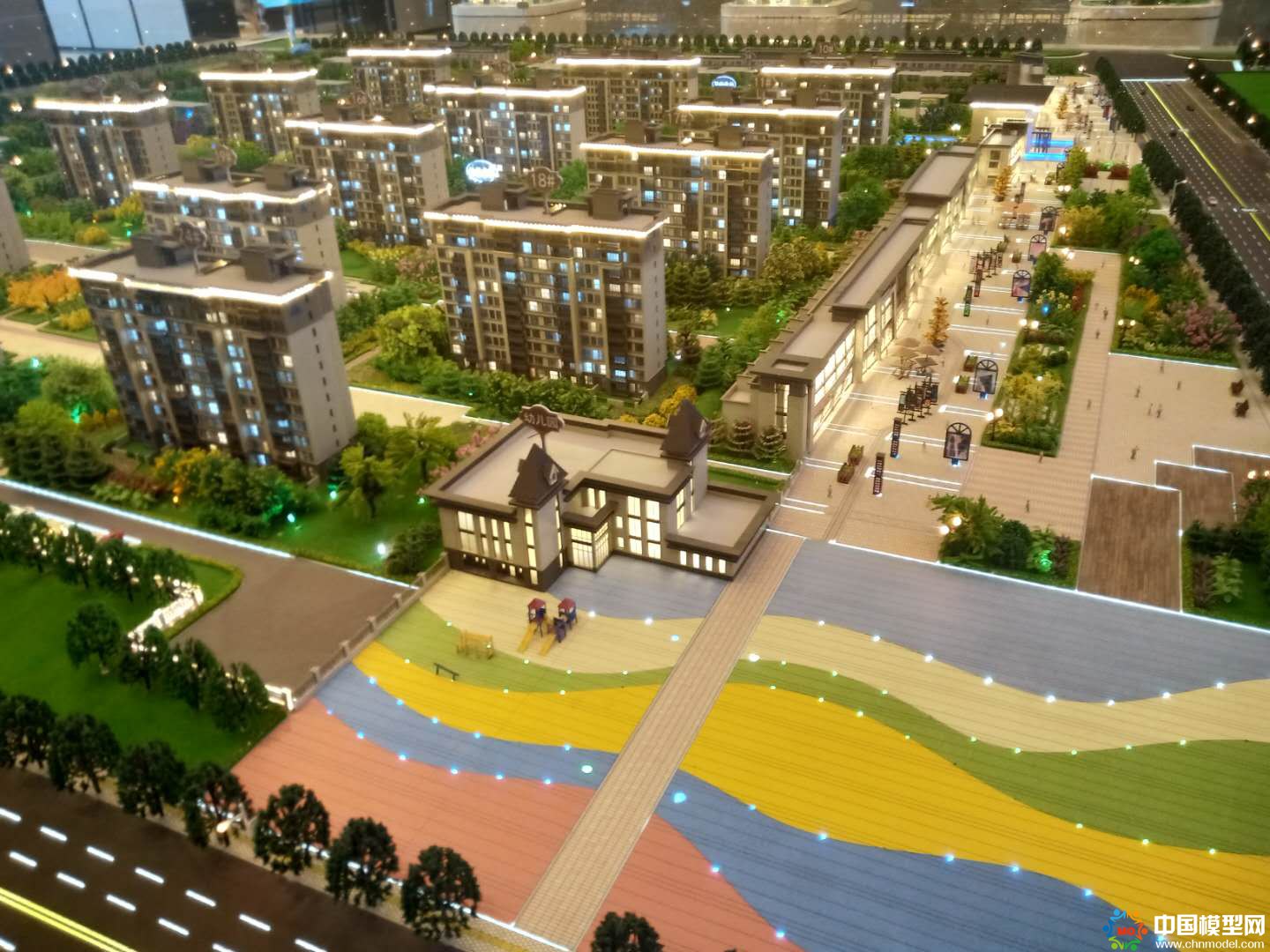 樓盤沙盤模型制作、別墅沙盤模型制作、城市規(guī)劃沙盤制作、建筑模型設計制作、工業(yè)模型設計制作、數字多媒體沙盤制作