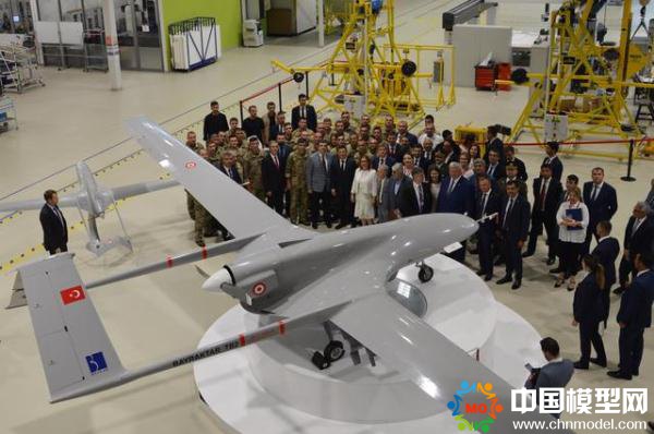 3D打印,無人機模型 烏克蘭總統(tǒng)參觀土耳其防務(wù)公司 獲贈無人機模型